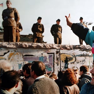 articles/2014/11/09/what-happened-to-the-berlin-wall/141107-berlin-wall3_bvtylt