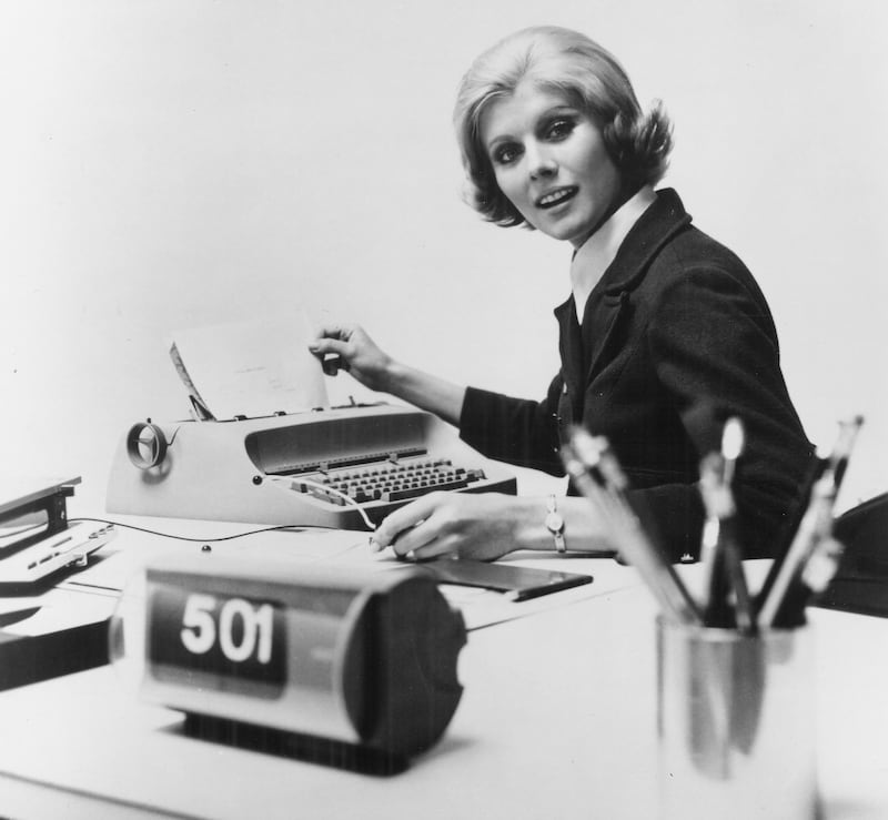 articles/2011/07/31/ibm-selectric-typewriter-turns-50/woman-desk-selectric_repxol