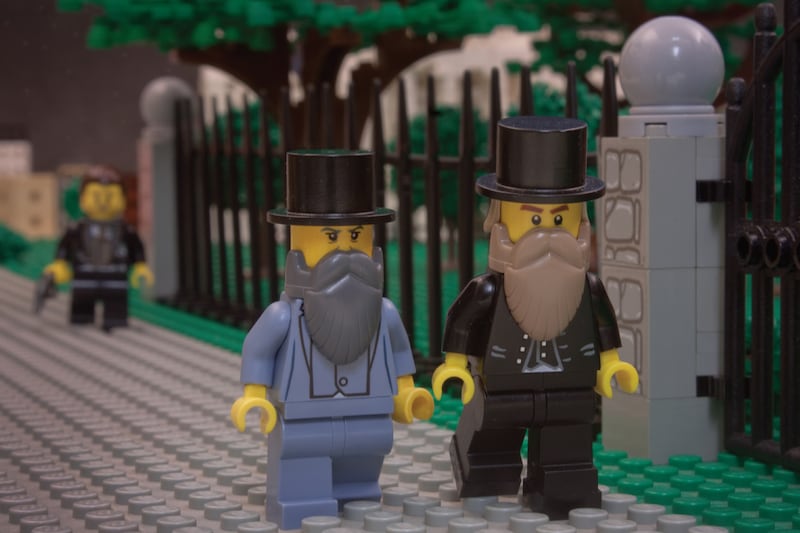 galleries/2014/02/15/presidential-assassins-in-lego-from-lincoln-and-jfk-to-obama-photos/lego-assassination-5_m2fsau