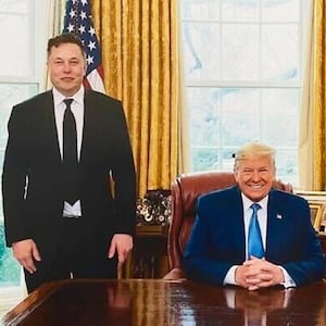 220712-elon-trump-tease-01_sk9ku6