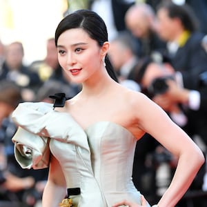 181002-actress-bingbing-tax-evasion-cheat_qpr9qu