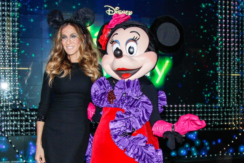 articles/2012/11/15/barneys-unveils-disney-themed-christmas-windows-an-electric-holiday-campaign/minnie-mouse-sjp-tease_nzurxy