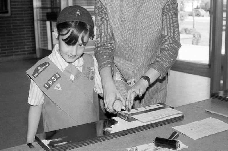 galleries/2012/03/12/100-years-of-girl-scouts-photos/girl-scouts-centennial-fingerprint_intn0c