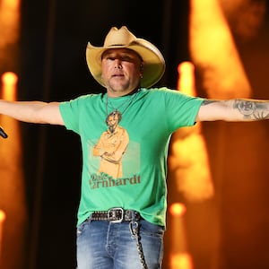 Jason Aldean receives praise from right-wingers over song that criticized for being pro-lynching