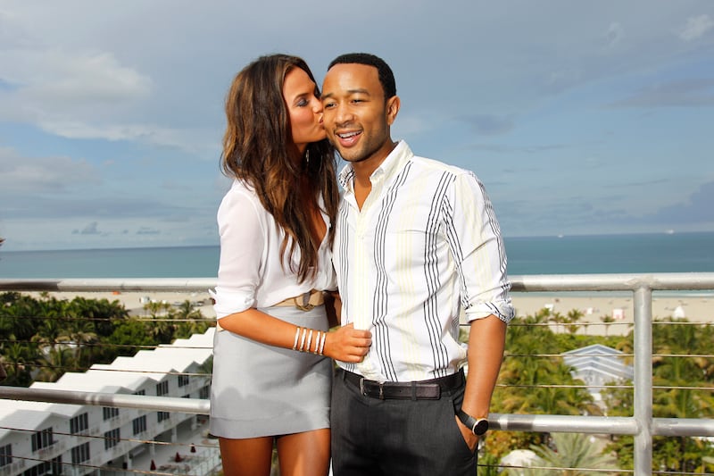 articles/2013/09/15/sports-illustrated-swimsuit-model-chrissy-teigen-weds-john-legend/130915-Chrissy-Teigen-cheat_hzli0u