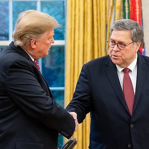 800px-Donald_Trump_and_William_Barr_ufmvg8