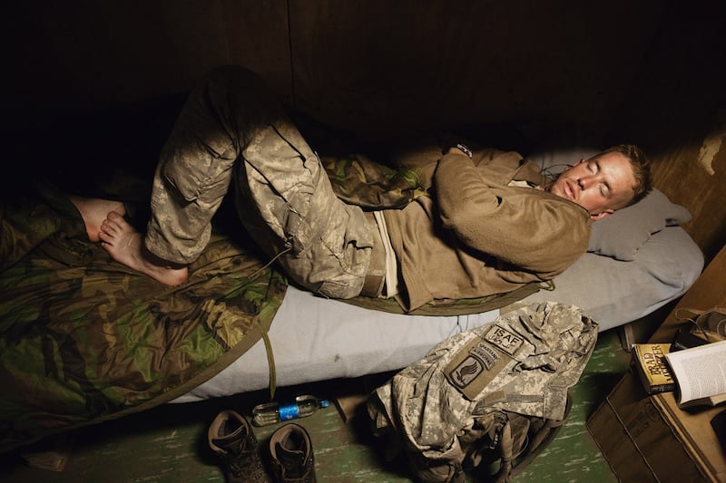 galleries/2012/04/12/tim-hetherington-s-sleeping-soldiers-photos/hetherington-nevalla_oiaka4