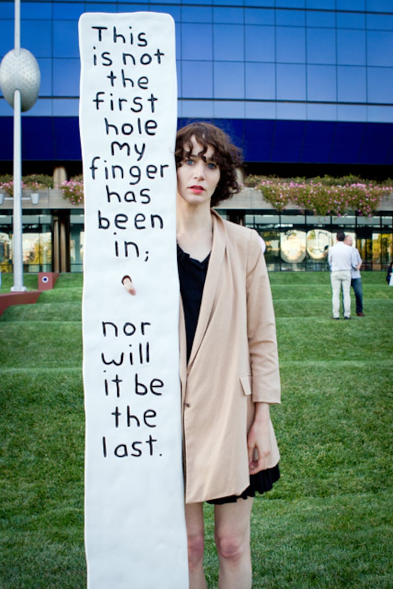 galleries/2011/08/11/miranda-july-eleven-heavy-things-at-moca-museum/miranda-july-moca-FingerTablet_lotv78