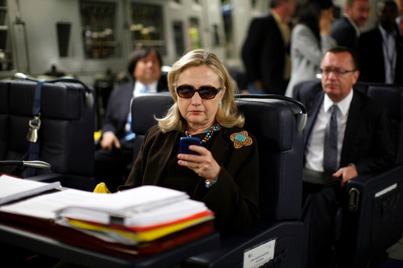 galleries/2012/11/22/25-things-we-re-thankful-for/hillary-clinton-texts-borowitz_qk8ttm