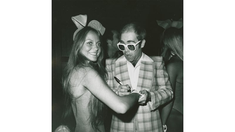 House-of-Nutter-Press-15-_Elton-on-Tour-in-1976_-at-the-Playboy-Mansion-in-Chicago_-Photo-by-David-Nutter_wxfv5s