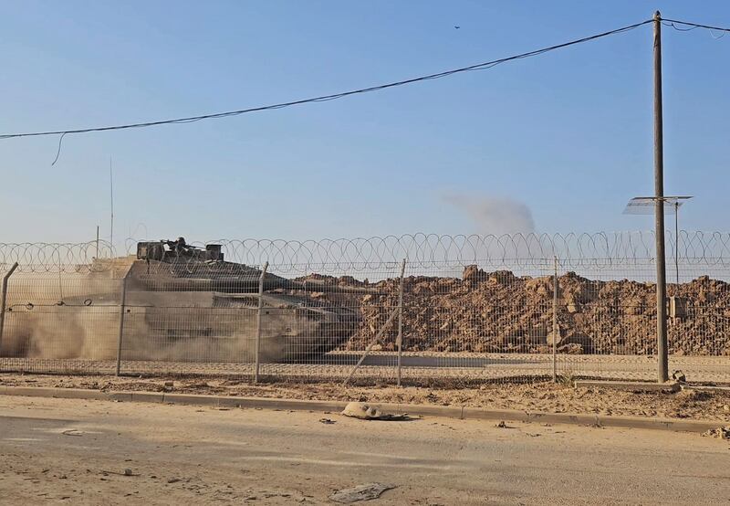 A photograph of a tank in Kibbutz Be’eri.