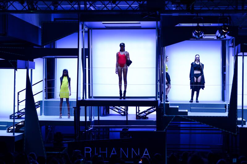 articles/2013/02/16/the-horror-the-horror-rihanna-s-ghastly-debut-for-river-island-at-lfw/ri-ri_lpprbt