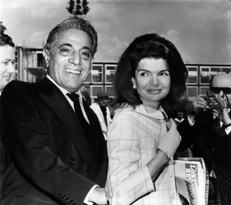 galleries/2009/06/22/prized-trophy-wives/trophy-wives---jackie-and-onassis_brc4n6