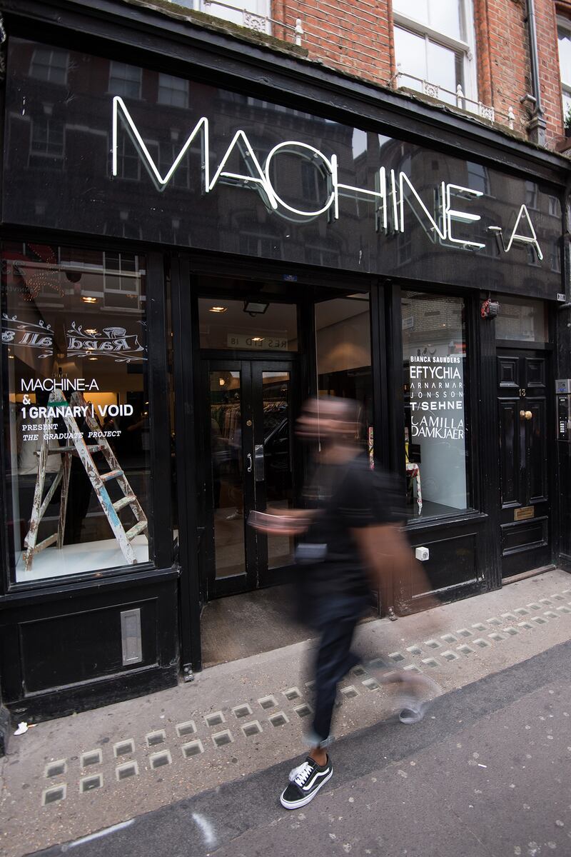 220915-london-shopping-machine-a-2_lstwyh