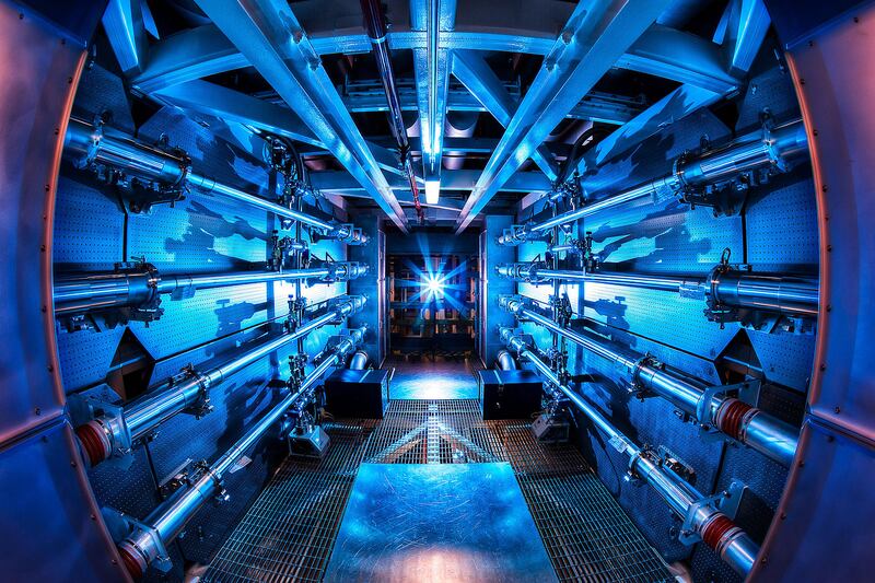 1620px-Preamplifier_at_the_National_Ignition_Facility_fqdb5x