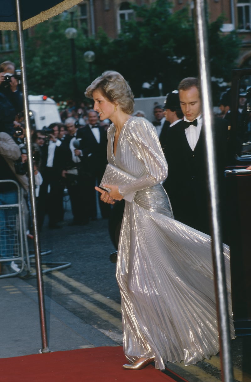 8506-220825-princess-diana-fashion-embed-_vl4e3q