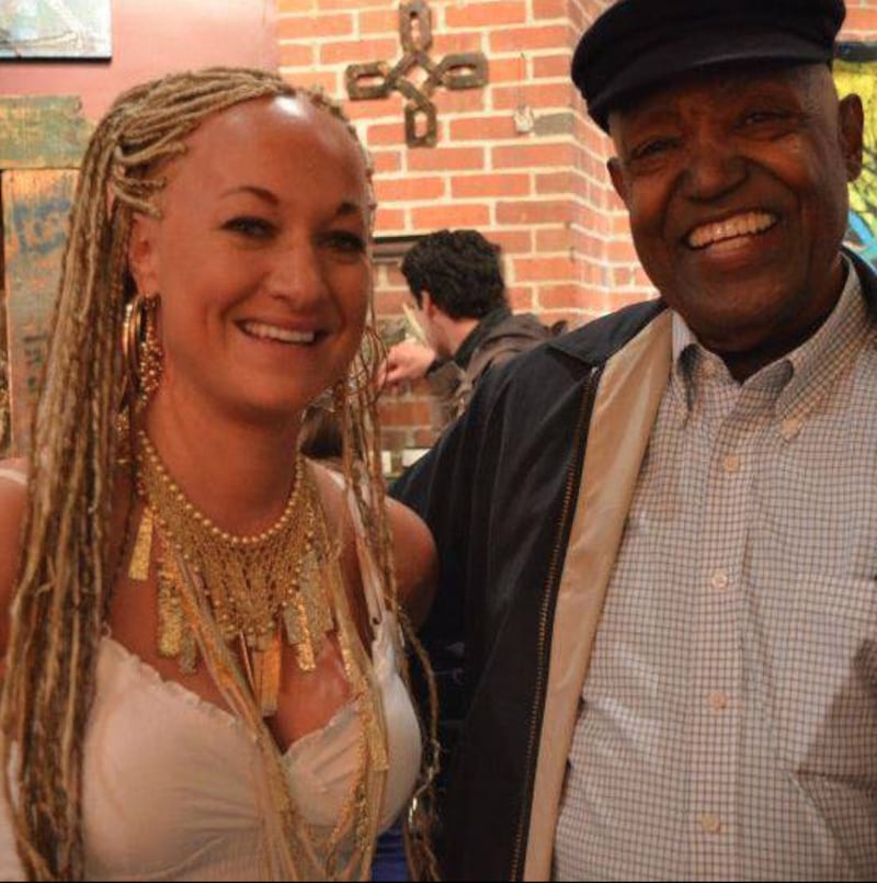 articles/2015/06/12/how-did-this-white-woman-convince-everyone-she-was-black/150612-dolezal-black-dad_vt4uut