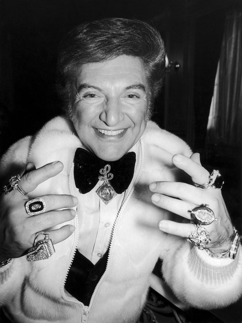 galleries/2013/05/20/liberace-s-wild-style-through-the-years-photos/liberace-4_h60eyc