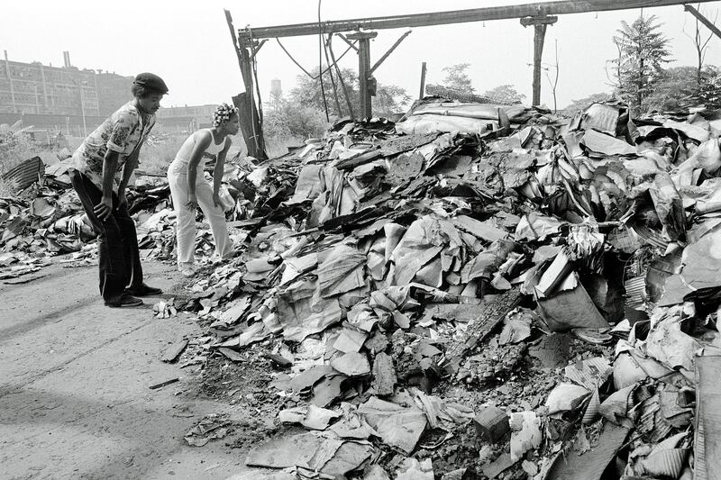 galleries/2012/09/27/jimmy-hoffa-the-years-long-search-for-the-teamsters-boss-photos/digging-for-hoffa-hamtramck-michigan-1978_gmbspi