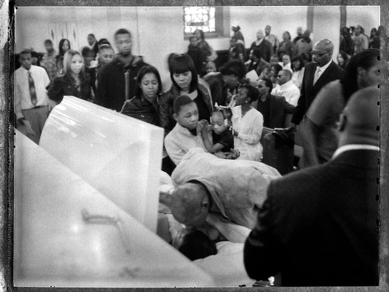 galleries/2012/04/18/gang-violence-and-crime-in-chicago-photographs-by-jon-lowenstein/chicago-south-side-jon-lowenstein-08_jbca49