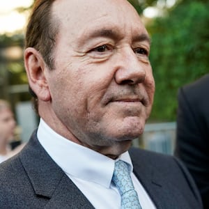 2022-10-06T205109Z_2012989522_RC2WVW90P2X3_RTRMADP_3_PEOPLE-KEVIN-SPACEY_txojz7