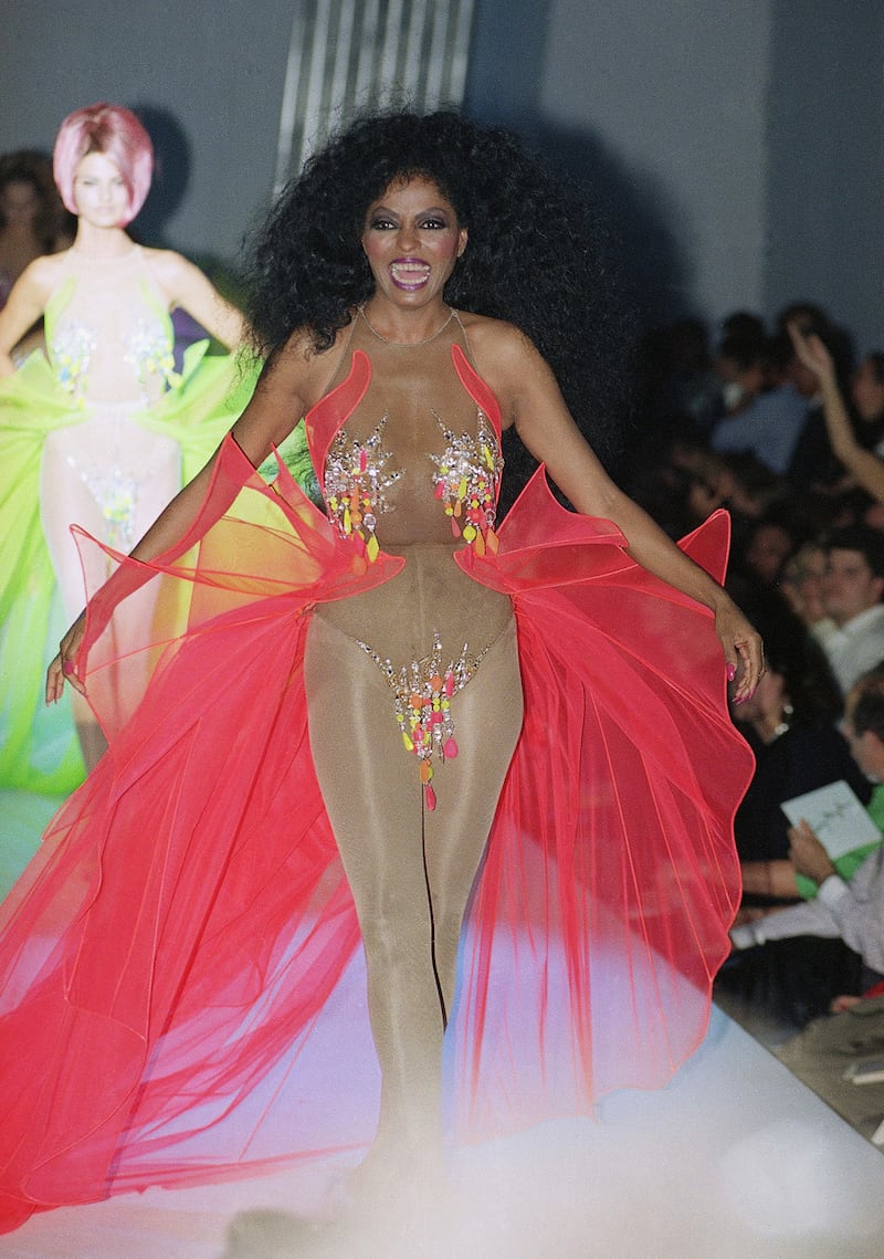 galleries/2014/03/26/celebrating-the-supreme-diana-ross-at-70-photos/diana-ross-bday-1990_wtm6om