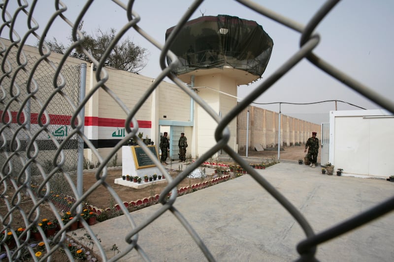 galleries/2013/07/31/most-infamous-prison-breaks-in-history-iraq-pakistan-more-photos/130730-prison-break-02_vlc2c2