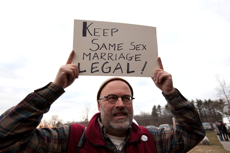 galleries/2012/01/07/gop-candidates-campaign-in-new-hampshire-photos/gop-candidates-campaign-in-new-hampshire-santorum-protester_tv1hqc