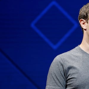 180404-poulsen-zuckerberg-cambridge-analytica-hero_jjvlwg