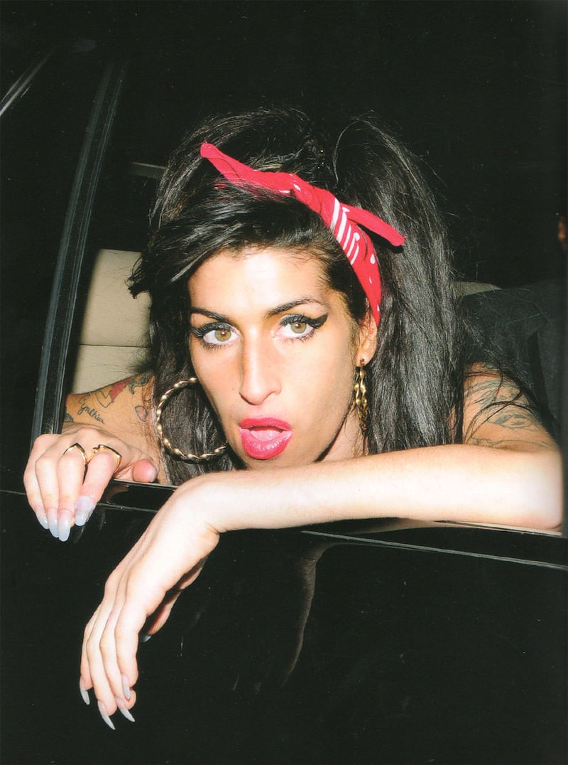 galleries/2017/04/10/amy-winehouse-a-life-through-the-lens/Amy_7_6_2010_htwurk