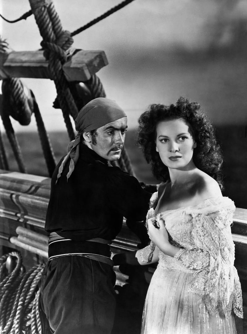 galleries/2015/10/24/maureen-o-hara-the-golden-years-photos/151024-maureen-ohara-obit-01_b0mcqa