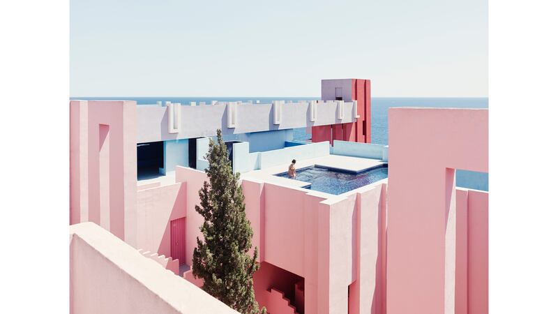 -Muralla_Roja_Calpe_Spain_Ricardo_Bofill_Taller_Arquitectura_014_fgdta4