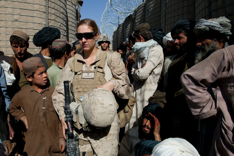 articles/2012/02/10/u-s-eases-restrictions-on-women-in-combat-still-bars-them-from-front-lines/combat-rules-for-women_qrkiit