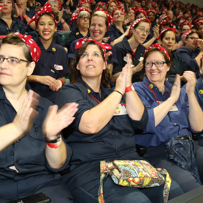 Here's What Happens When You Put 3,755 Rosie The Riveters In One Room