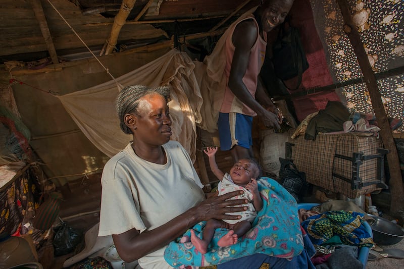 galleries/2014/05/25/stranded-at-bangui-airport-the-refugee-crisis-in-central-african-republic-photos/bangui-airport-dwellers-3_f1je0f