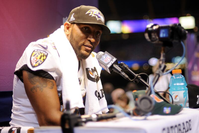 articles/2013/01/30/ray-lewis-s-press-aided-passage-from-murder-trial-to-nfl-spiritual-leader/130127-Barra-RayLewis-embed_mtwflh