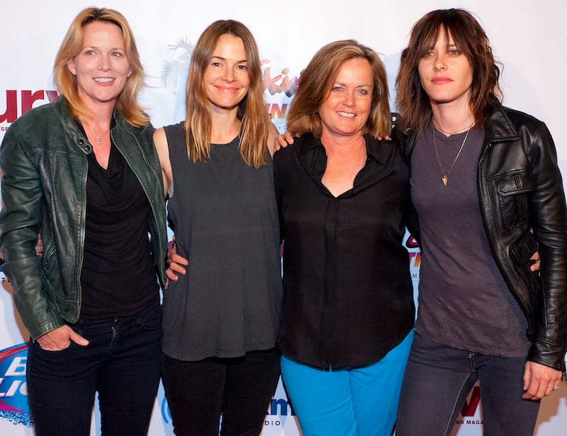 A photo of Laurel Holloman, Leisha Hailey, and Kate Moennig with Mariah Hanson at Dinah.