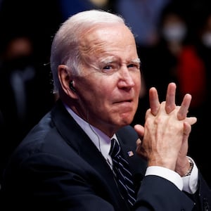 2022-05-23T081411Z_1437314447_RC2VCU9DX5HY_RTRMADP_3_USA-BIDEN-ASIA-ECONOMY_fdlxum