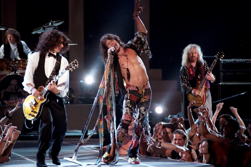 galleries/2011/09/21/the-longest-running-rock-bands-in-history-photos/classic-bands-aerosmith_bci9ej