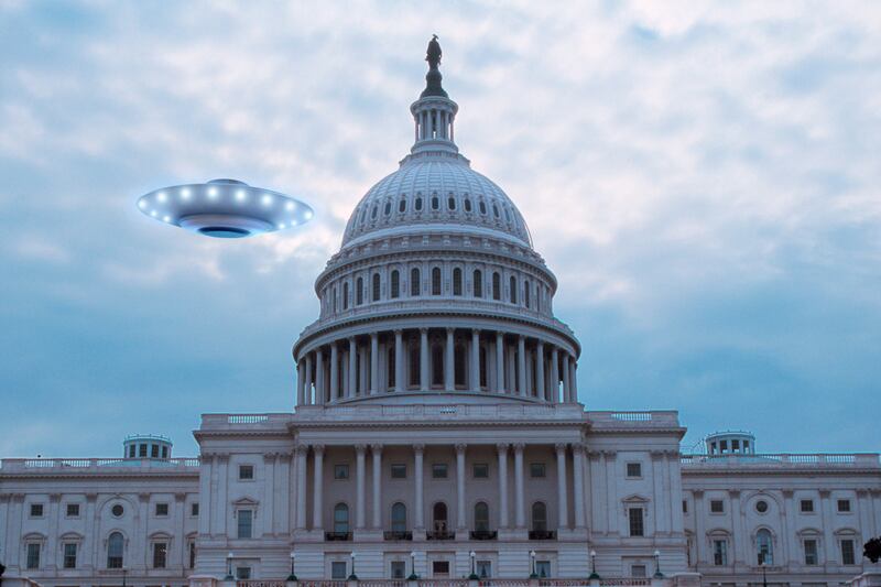 articles/2013/05/02/citizen-hearing-on-disclosure-a-faux-hearing-about-alien-encounters/130502-ufo-hearing-dzieza-tease_rsh2yc