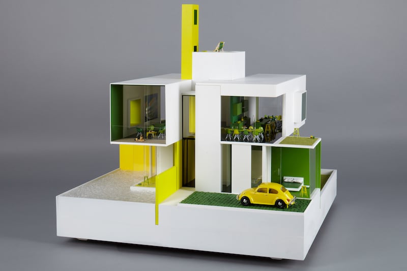 articles/2013/11/01/world-famous-architects-design-doll-houses-for-new-charity-project/131031-doll-house-compass-3_oa7syz