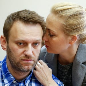 Russian opposition leader Alexei Navalny and his wife Yulia attend a hearing at the Lublinsky district court in Moscow, Russia, April 23, 2015.