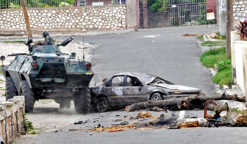 galleries/2010/05/26/jamaica-slum-standoff/jamaica-fighting-3_w1hpve