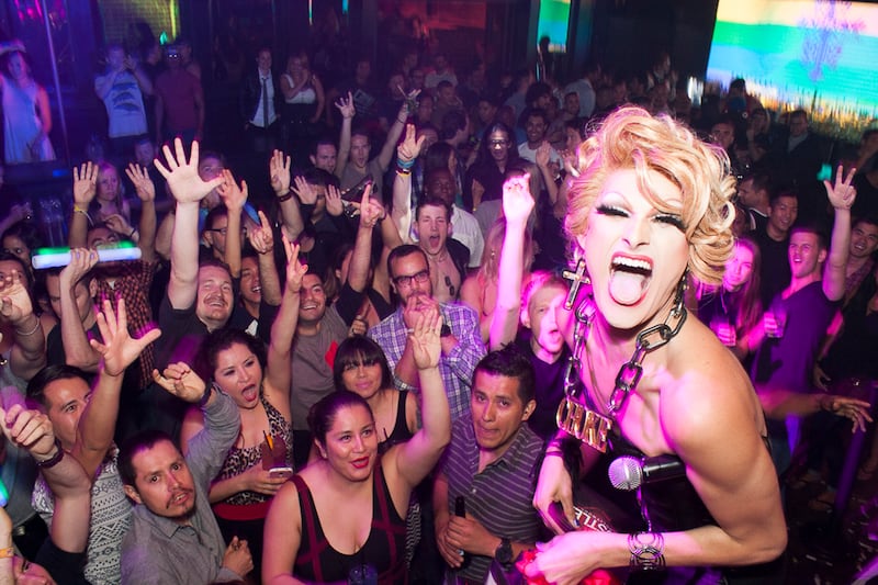 articles/2015/06/11/lux-guide-the-best-parties-hotels-and-restaurants-at-l-a-pride-2015/150608-delta-la-pride-embed-1_twtryd