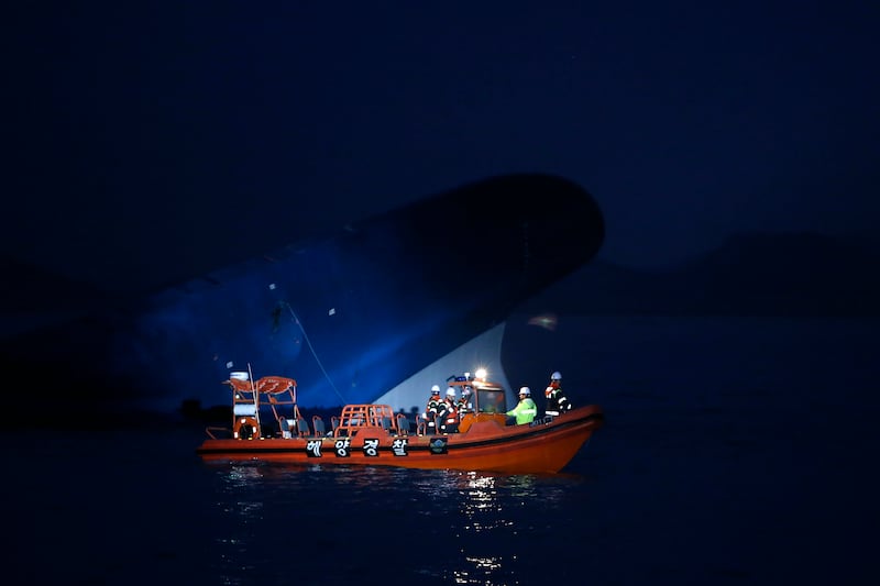 galleries/2014/04/16/south-korean-shipwreck-the-search-for-survivors/140416-south-korea-ferry02_lvwm5w