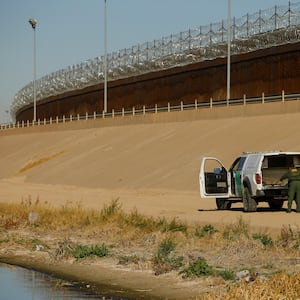 2022-02-26T220708Z_2060520645_RC2KRS9P5AHU_RTRMADP_3_USA-IMMIGRATION-MEXICO-OPERATION_qvfc3o