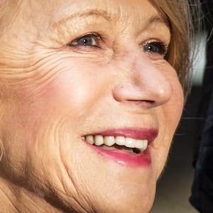 180109-stern-Helen-Mirren-tease_1_xqi0fp