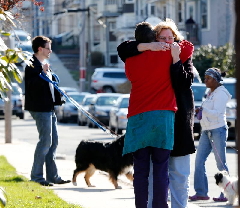 galleries/2013/04/16/boston-marathon-bombing-the-day-after/boston-bombing-second-day-hug_m5zn99