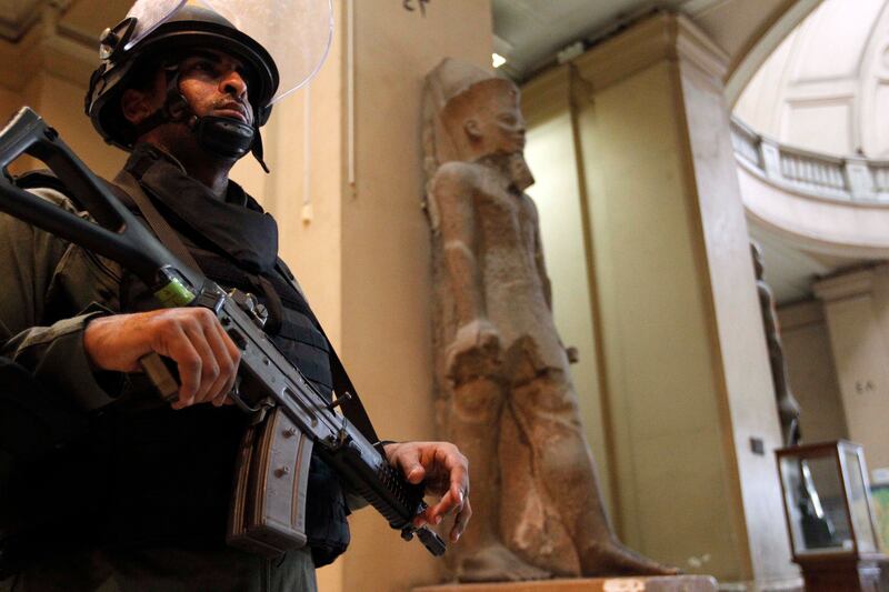 articles/2014/05/31/egyptian-tomb-robbing-market-explodes-on-ebay/140530-egyptian-tomb-raiders-tease_sqqhy5