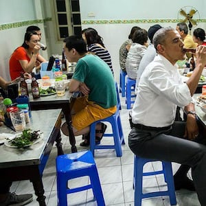 211001-vitale-bourdain-obama-tease_jszzsb